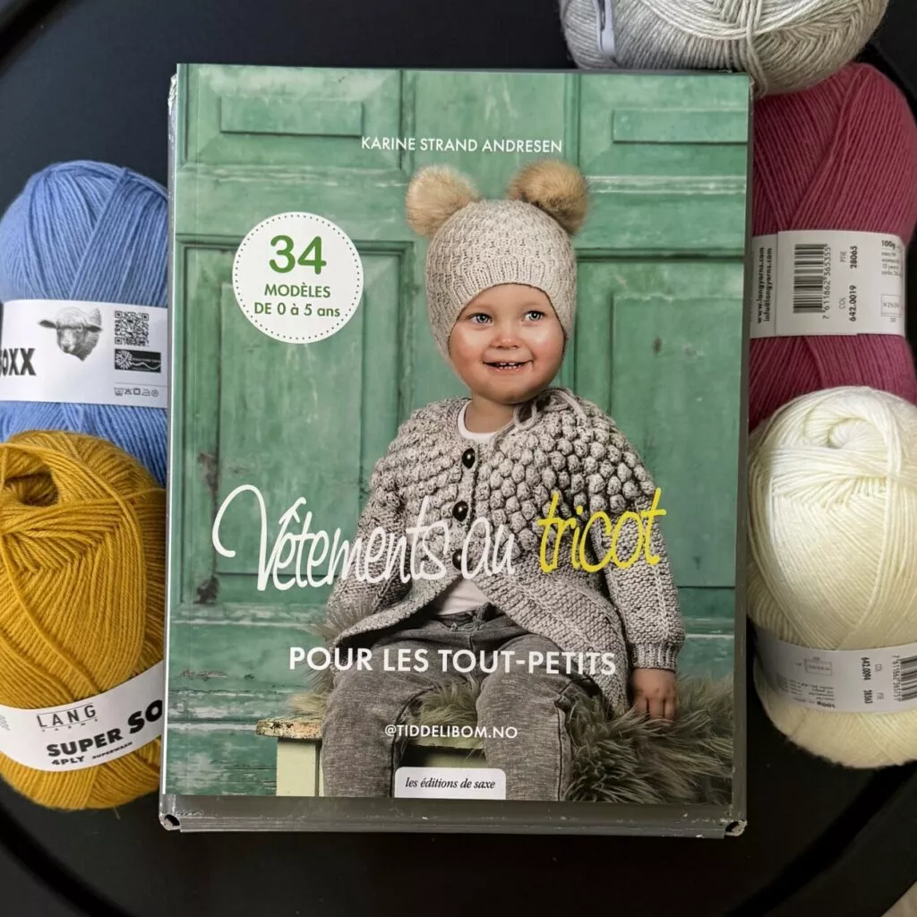 Vêtements au tricot pour les tout-petit – Karine Strand Andersen